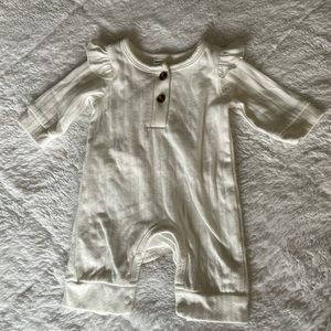 3/ $12 baby onesies 🌸